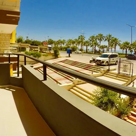 Flamingo Beach & Oda ve Kahvaltı *