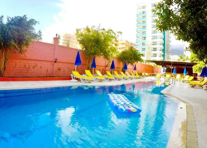 Flamingo Beach & Mahmutlar