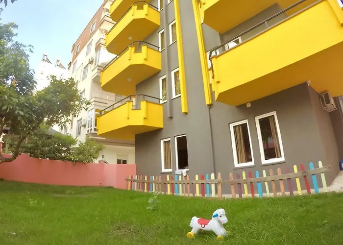 Bed & Breakfast Flamingo Beach & *