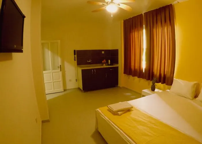 Flamingo Beach & Bed & Breakfast